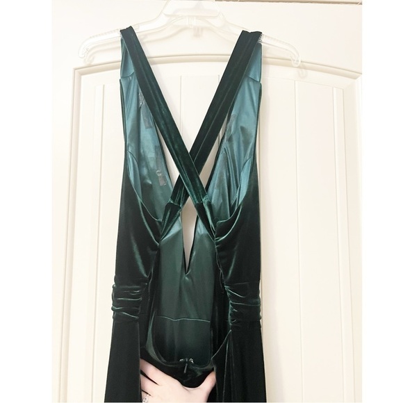 Revelry Dylan Velvet Dress Emerald - Picture 9 of 12